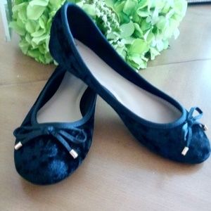 NWOT/Forever 21/ Black Velvet Flats